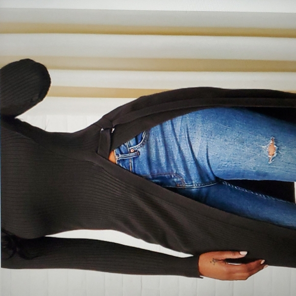 Round Neck long sleeve sweater - Picture 2 of 4